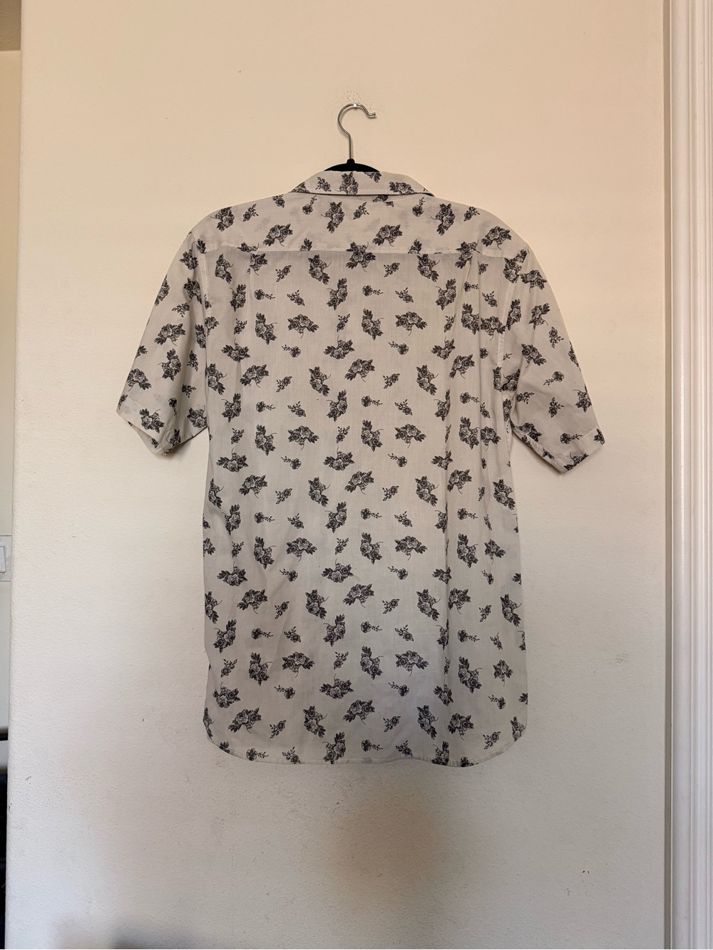 Ezekiel Men's Short-Sleeve Floral Shirt in Cream - Picture 3 of 5